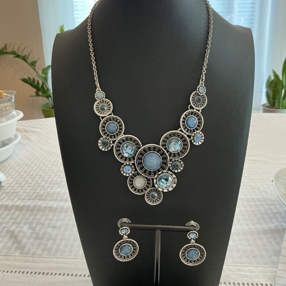 Blue Cabochon Statement Necklace Jewelry - Blue Cabochon Silver Tone Statement Necklace and Earring Set